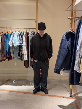 「CIAOPANIC TYPY（チャオパニックティピー）の【UNISEX】スプレー加工ヘンリースナップフーディー（パーカー、ブラック系）」を使った、サハシタカヤさん（メンズ・172cm）の春コーディネート