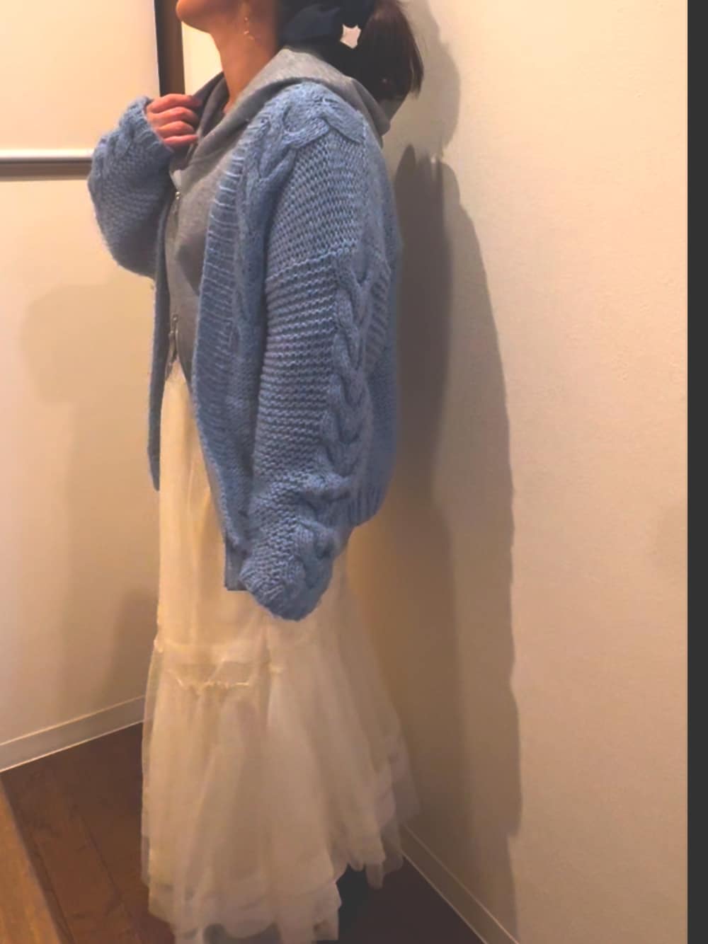 「大人可愛い、パーカーコーデ、グレー、オトナカジュアル」｜「DRESSLAVEのair bonding hoodie(エアーボンディングフーディー)（パーカー、グレー系）」を使った、sasateamさん（骨格ストレート・レディース・158cm）の冬コーディネートの1枚目の写真