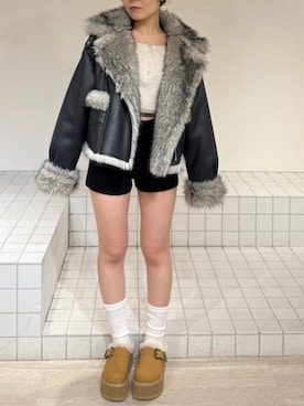 「アイテム（スリッポン）」を使った、黒石夏帆さん（レディース・155cm）の冬コーディネート