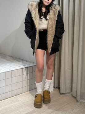 「アイテム（スリッポン）」を使った、黒石夏帆さん（レディース・155cm）の冬コーディネート