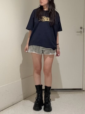 「EVRIS（エヴリス）のShine Reflecthion Tシャツ（Tシャツ/カットソー、ブルー系）」を使った、黒石夏帆さん（レディース・155cm）の春コーディネート