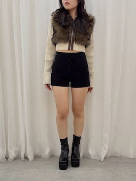 「EVRIS（エヴリス）のチャンキーヒールショートブーツ（ブーツ、ブラック系）」を使った、黒石夏帆さん（レディース・155cm）の秋コーディネート