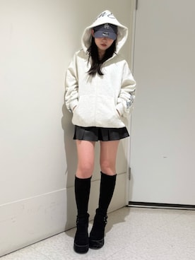 「アイテム（パーカー）」を使った、黒石夏帆さん（レディース・155cm）の秋コーディネート