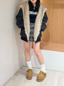 「アイテム（スリッポン）」を使った、黒石夏帆さん（レディース・155cm）の冬コーディネート