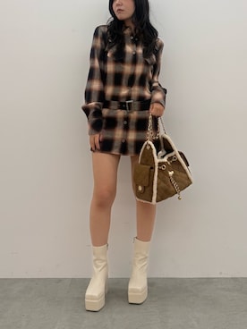 「EVRIS（エヴリス）のチェックタイトワンピース（ワンピース、ブラウン系）」を使った、黒石夏帆さん（レディース・155cm）の秋コーディネート