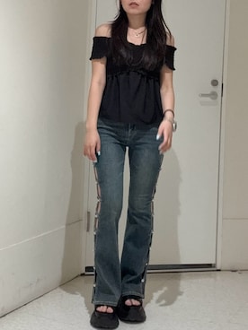 「EVRIS（エヴリス）のギャザーオフショルトップス（Tシャツ/カットソー、ブラック系）」を使った、黒石夏帆さん（レディース・155cm）の春コーディネート
