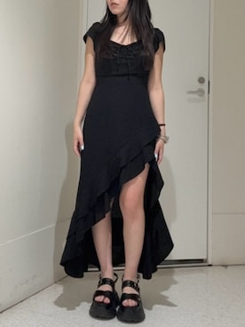 「EVRIS（エヴリス）のプラットフォームスニーカーサンダル（サンダル、ブラック系）」を使った、黒石夏帆さん（レディース・155cm）の春コーディネート