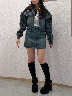 「アイテム（デニムスカート）」を使った、黒石夏帆さん（レディース・155cm）の秋コーディネート
