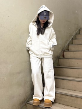 「アイテム（スリッポン）」を使った、黒石夏帆さん（レディース・155cm）の秋コーディネート