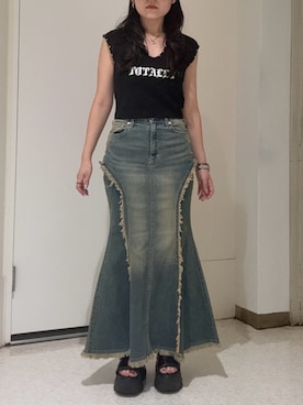 「アイテム（デニムスカート）」を使った、黒石夏帆さん（レディース・155cm）の夏コーディネート