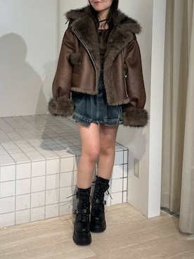 「アイテム（デニムスカート）」を使った、黒石夏帆さん（レディース・155cm）の秋コーディネート