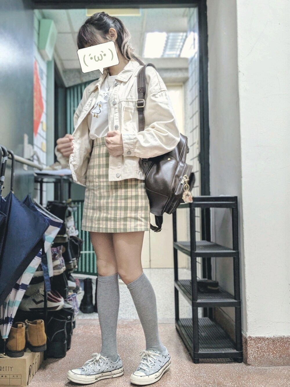 「CONVERSEのアイテム（その他シューズ、グレー系）」を使った、_(:3」∠)_さん（レディース・158cm）の春コーディネートの1枚目の写真