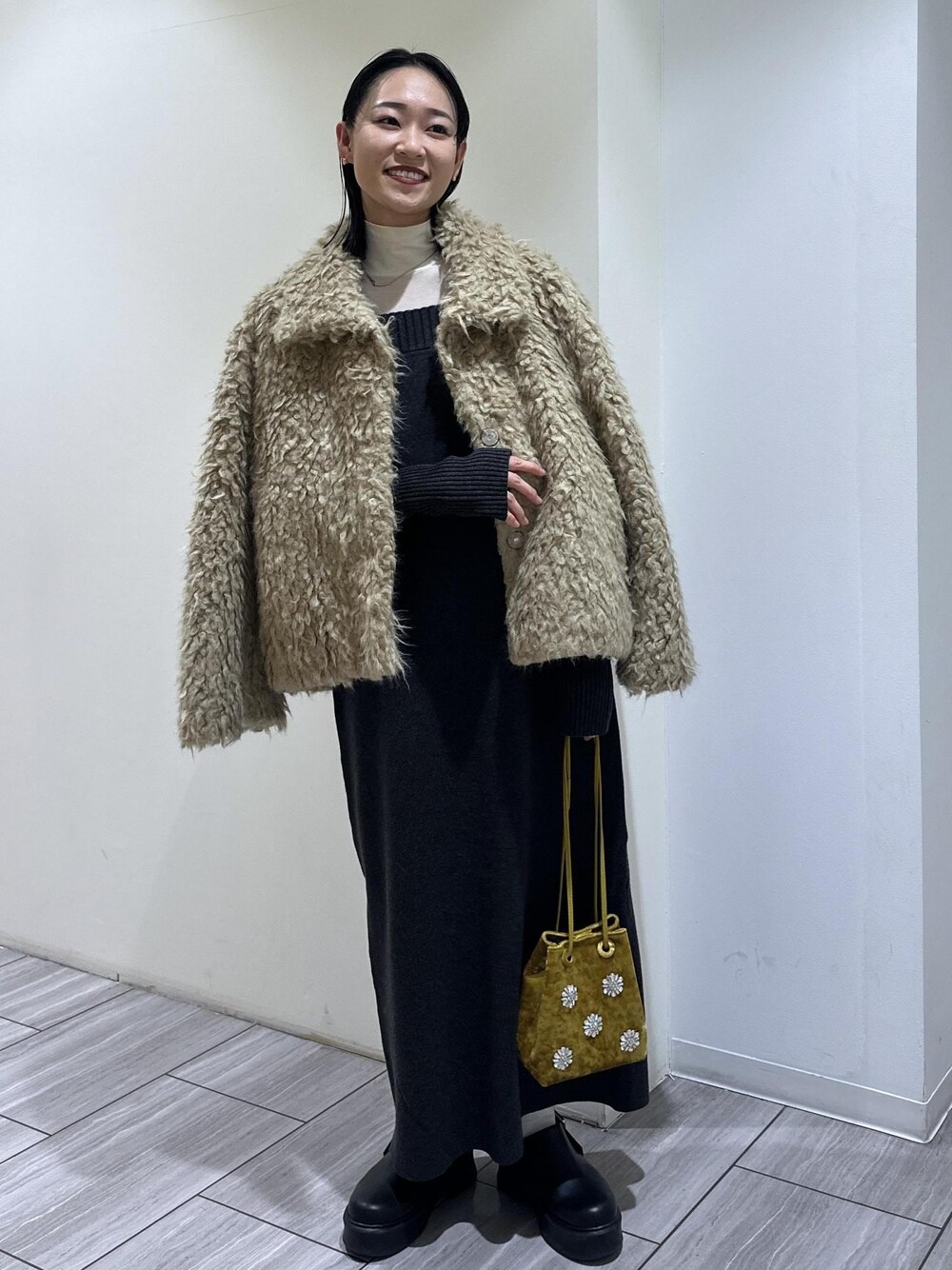 EcopeLループファーハーフコートを使った人気ファッション