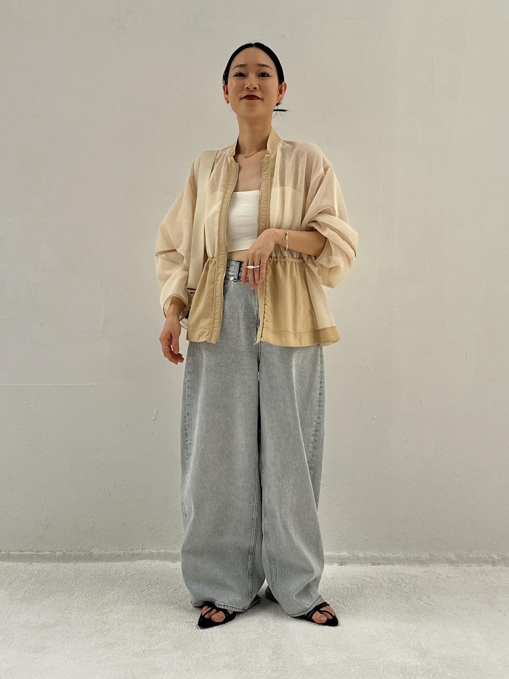ドロストシアーメッシュカーディガンを使った人気ファッション