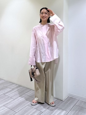 「スリット」｜「アイテム（スラックス）」を使った、ANNAさん（レディース・156cm）の春コーディネート