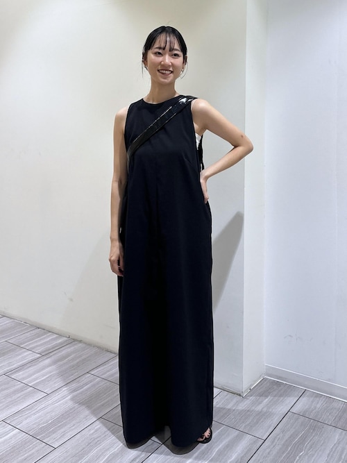 バックオープンストレートワンピース