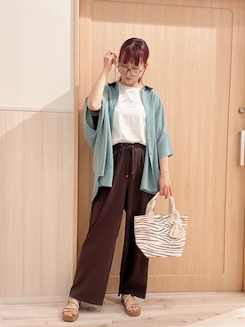 「SHOO・LA・RUE（シューラルー）の【洗濯後しわになりにくい/体型カバー】きちんとゆるっと 大人の抜け感 ポンチョ風カラーシャツ（シャツ/ブラウス、グリーン系）」を使った、モカさん（レディース・162cm）の春コーディネート