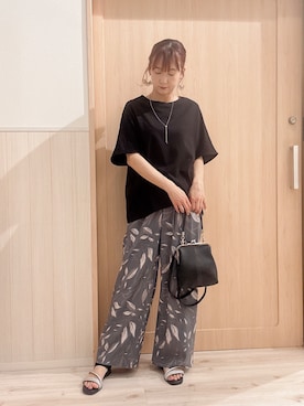 「SHOO・LA・RUE（シューラルー）の【ひんやり/体型カバー】インせず着られる 上品見えのドルマントップス（Tシャツ/カットソー、ブラック系）」を使った、モカさん（レディース・162cm）の夏コーディネート
