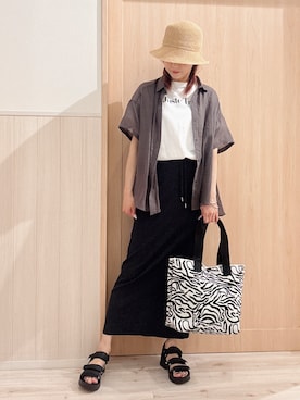 「SHOO・LA・RUE（シューラルー）の【体型カバー】やわらかゆるっと ヒップがすっぽり隠れる 5分袖シアーシャツ（シャツ/ブラウス、グレー系）」を使った、モカさん（レディース・162cm）の春コーディネート