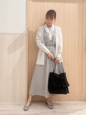 「SHOO・LA・RUE（シューラルー）の【洗濯機可/ひんやり/UV】さらっとしたタッチが心地よい ミドルカーディガン（カーディガン/ボレロ、グレー系）」を使った、モカさん（レディース・162cm）の春コーディネート