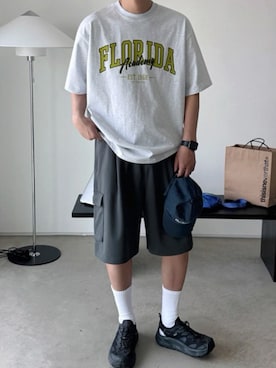 「NOWLE（ノウル）の【NOWLE】FLORIDA アーチロゴ カレッジプリント 半袖 Tシャツ / レイヤードロゴ（Tシャツ/カットソー、グレー系）」を使った、NOWLEさん（メンズ・172cm）の夏コーディネート