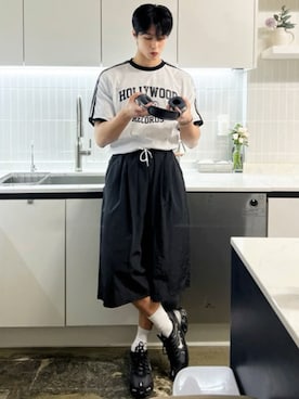 「NOWLE（ノウル）の【NOWLE】カレッジグラフィック リンガー半袖Tシャツ / レトロスポーツライン ハリウッドレコード トップス（Tシャツ/カットソー、グレー系）」を使った、NOWLEさん（メンズ・172cm）の夏コーディネート