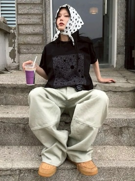 「NOWLE（ノウル）の【NOWLE】フラワープリント スクエアグラフィック 半袖 Tシャツ / モノトーンフラワー（Tシャツ/カットソー、ブラック系）」を使った、NOWLEさん（メンズ・172cm）の夏コーディネート