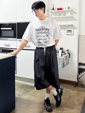 「NOWLE（ノウル）の【NOWLE】バギーシルエット ワイド クロップド  イージー デニムパンツ（デニムパンツ、グレー系）」を使った、NOWLEさん（メンズ・172cm）の春コーディネート