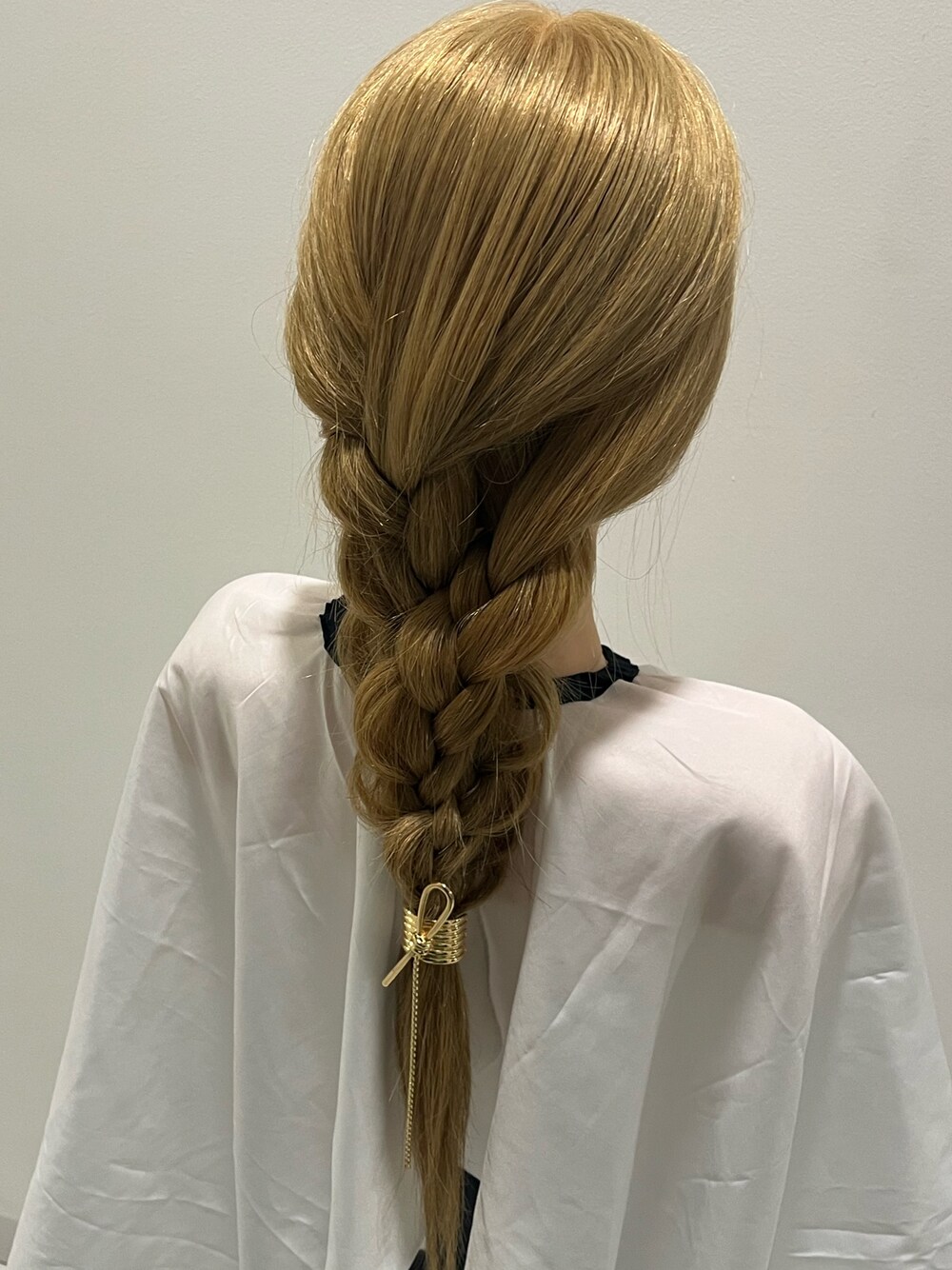 「お出かけコーデ」｜「SHEINのアイテム（その他ヘアアクセサリー、ゴールド系）」を使った、MasudaAiri🇲🇾さん（レディース・166cm）の冬コーディネートの1枚目の写真