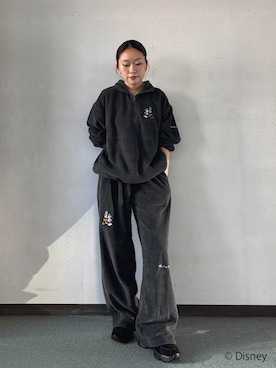 「KBF（ケイビーエフ）の別注/Disney/フリースカットソー（Tシャツ/カットソー、グレー系）」を使った、蝶ちゃんさん（レディース・158cm）の夏コーディネート