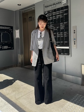 「GALLARDAGALANTE（ガリャルダガランテ）のフレアデニム（デニムパンツ、ブラック系）」を使った、manakaさん（レディース・162cm）の春コーディネート