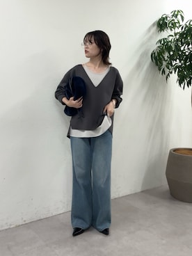 「GALLARDAGALANTE（ガリャルダガランテ）の【キャミソール付き】ダンボールVネックプルオーバー（スウェット、グレー系）」を使った、manakaさん（レディース・162cm）の秋コーディネート