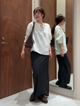 「GALLARDAGALANTE（ガリャルダガランテ）の【ジャケットやニットのインナーに最適！】バックスリットブラウスT（シャツ/ブラウス）」を使った、manakaさん（レディース・162cm）の秋コーディネート