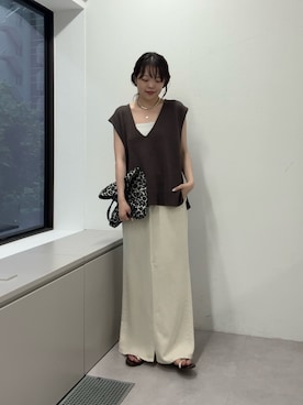 「GALLARDAGALANTE（ガリャルダガランテ）の【今から秋まで】サイドスリットニット（ニット/セーター）」を使った、manakaさん（レディース・162cm）の夏コーディネート