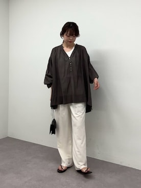 「GALLARDAGALANTE（ガリャルダガランテ）のローンチュニック（シャツ/ブラウス、グレー系）」を使った、manakaさん（レディース・162cm）の春コーディネート