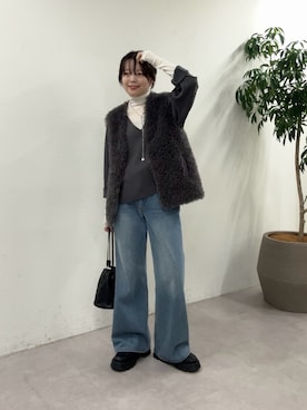 「GALLARDAGALANTE（ガリャルダガランテ）のプードルファーベスト（ベスト、グレー系）」を使った、manakaさん（レディース・162cm）の秋コーディネート