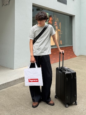 「YOLO（ヨーロ）のインスタのプロフィールから買えます（デニムパンツ、ブラック系）」を使った、gucciさん（メンズ・177cm）の夏コーディネート