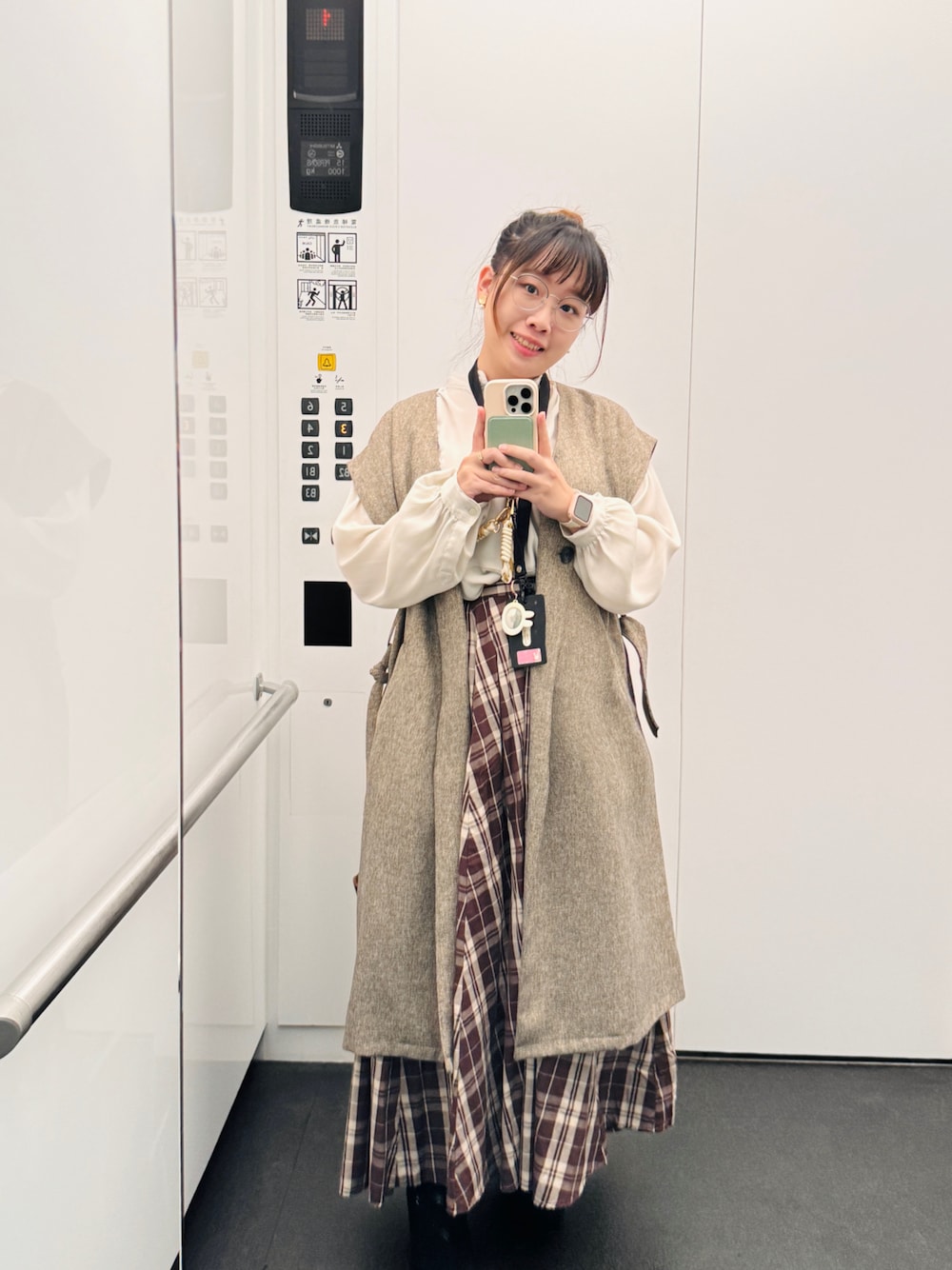 「上班、法式」｜「niko and...のイージータックフレアスカート（スカート、ブラウン系）」を使った、Chen Chenさん（レディース・153cm）の秋コーディネートの1枚目の写真