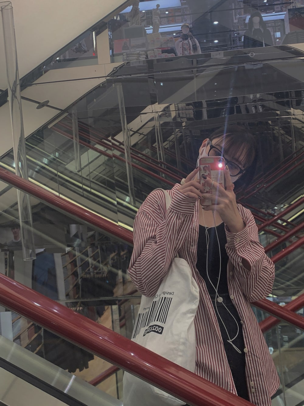 「プチプラ、古着、ootd、シンプル、休日スタイル、UNIQLO、冬コーデ、高身長女子、ユニクロ、いいね、save、フォローお願いします🤑」｜「usedのアイテム（シャツ/ブラウス、レッド系）」を使った、しゃけまるさん（レディース・165cm）の秋コーディネートの1枚目の写真