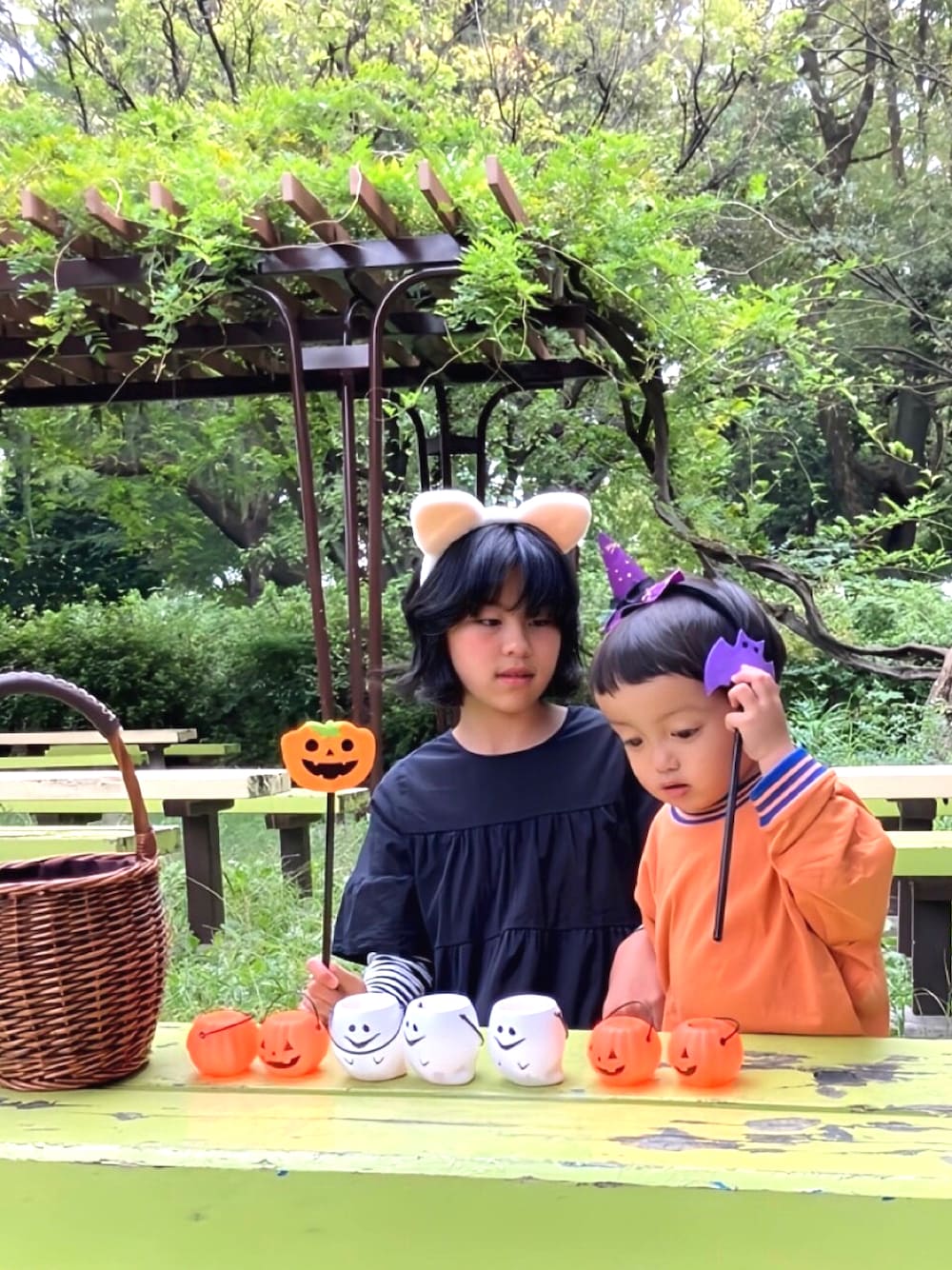 「ハロウィン、ハロウィンコーデ、重ね着ベストシーズン、ボーダーを探せ！、ワンピース、halloween、ボーダー」｜「devirockのティアード半袖ワンピース（ワンピース、ブラック系）」を使った、りちゅ♡♡さん（キッズ・148cm）の秋コーディネートの1枚目の写真