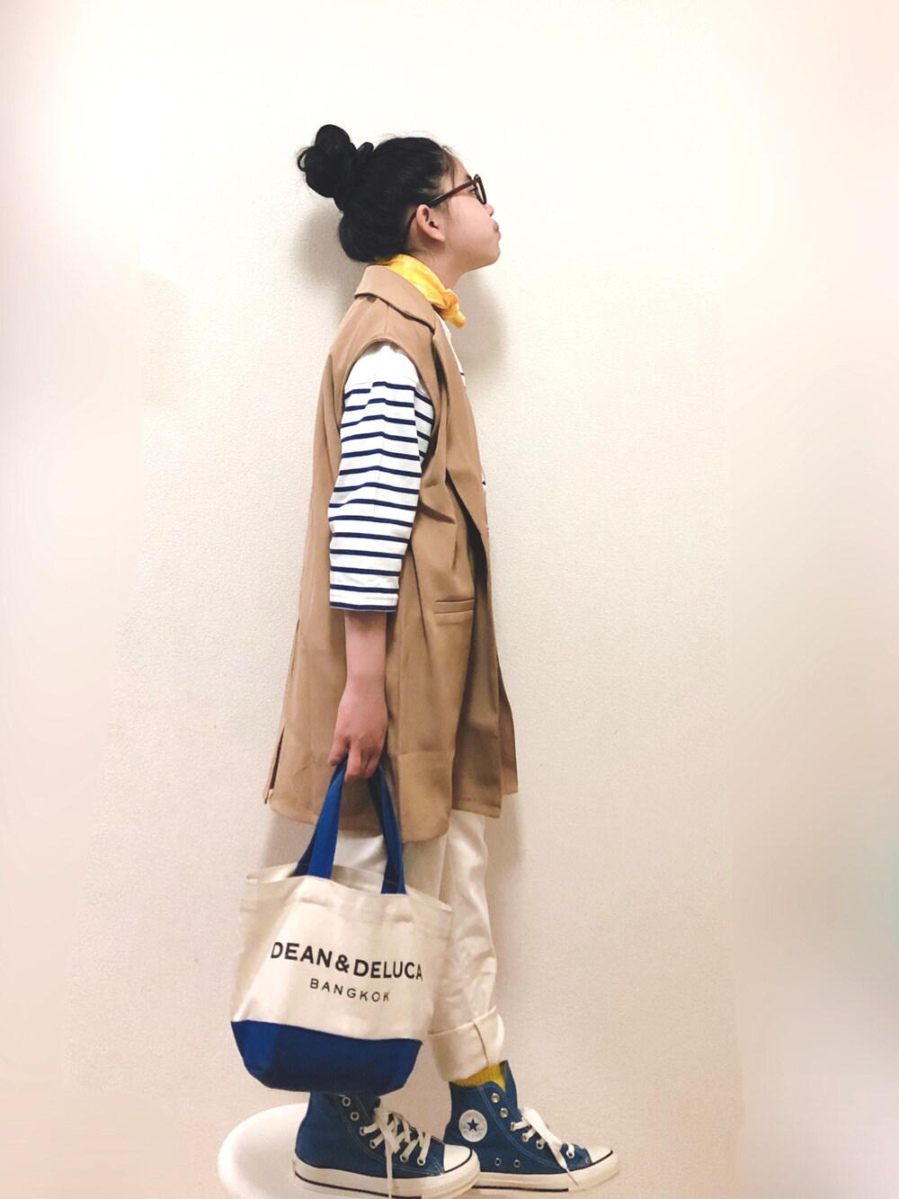 「春コーデ、ボーダー、マリン、ベスト、ジレ、テーパードパンツ、ホワイトパンツ、トートバッグ、ブルー、めがね、今夜はナベ隊、春アウター」｜「frames RAY CASSINのテーラードボックスジレ（ベスト、ベージュ系）」を使った、りちゅ♡♡さん（キッズ・139cm）の冬コーディネートの1枚目の写真