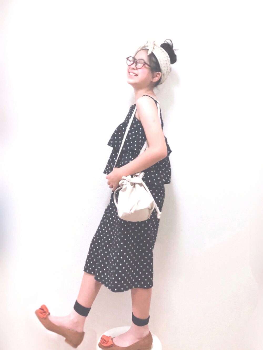 「プチプラ、セットアップ、ドット、夏コーデ、めがね、巾着バッグ、おだんごヘアー、ootd」｜「BREEZEの3WAYドットサロペット（サロペット/オーバーオール、ブラック系）」を使った、りちゅ♡♡さん（キッズ・136cm）の夏コーディネートの1枚目の写真