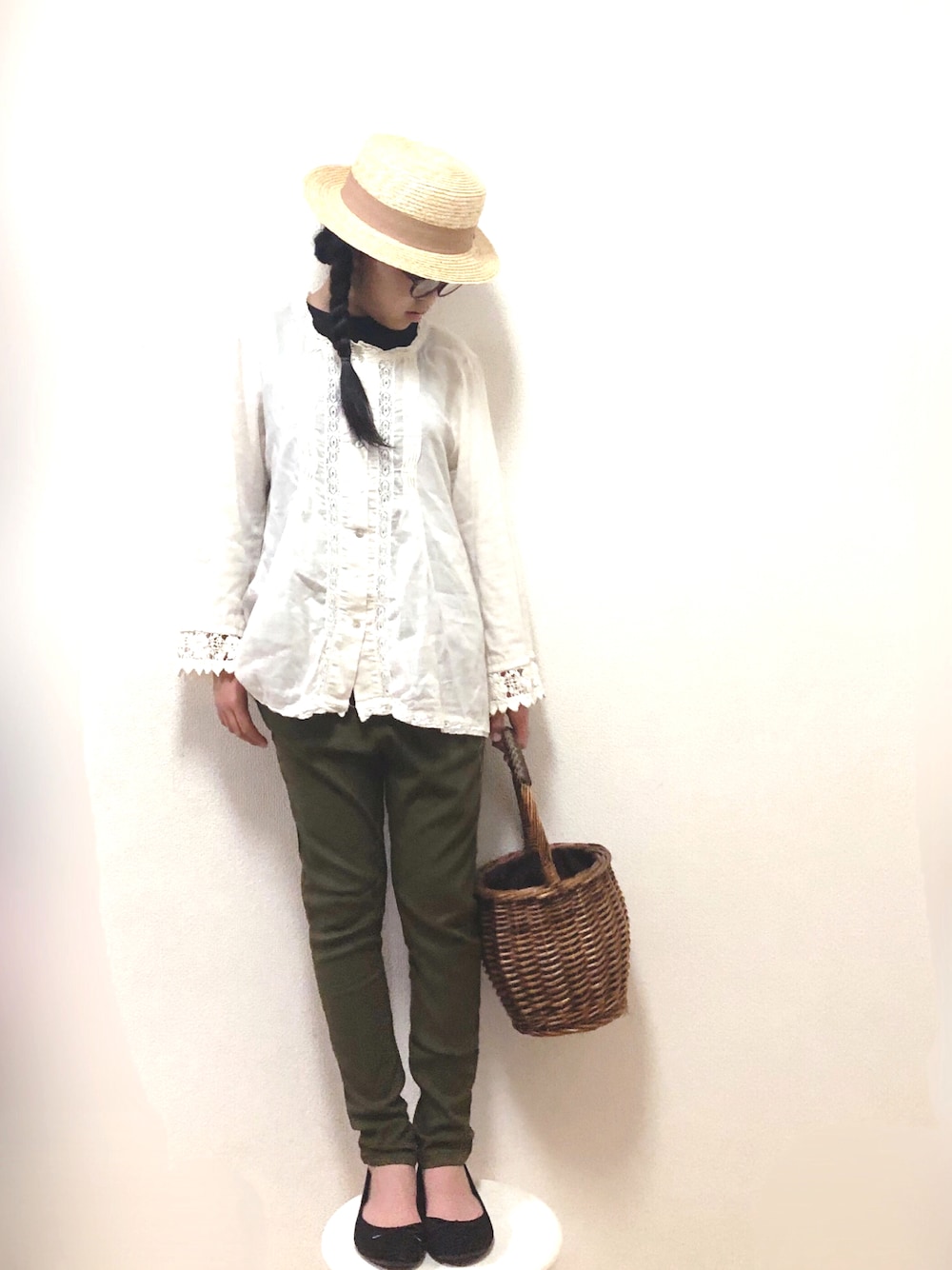 「カラパンフェス、シンプルコーデ、カンカン帽、休日スタイル、グリーン、かごバッグ、ootd、ブラウス、白シャツ」｜「JOURNAL STANDARDのアイテム（シャツ/ブラウス、ホワイト系）」を使った、りちゅ♡♡さん（キッズ・136cm）の夏コーディネートの1枚目の写真