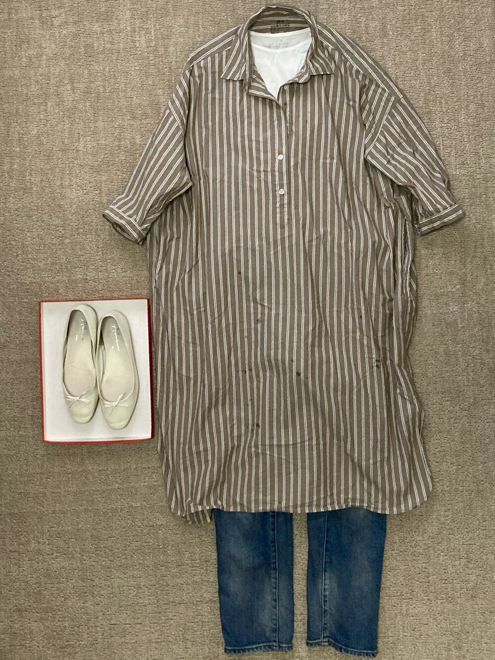 「無印良品のアイテム（Tシャツ/カットソー、ホワイト系）」を使った、kntwさん（レディース・155cm）の秋コーディネートの1枚目の写真