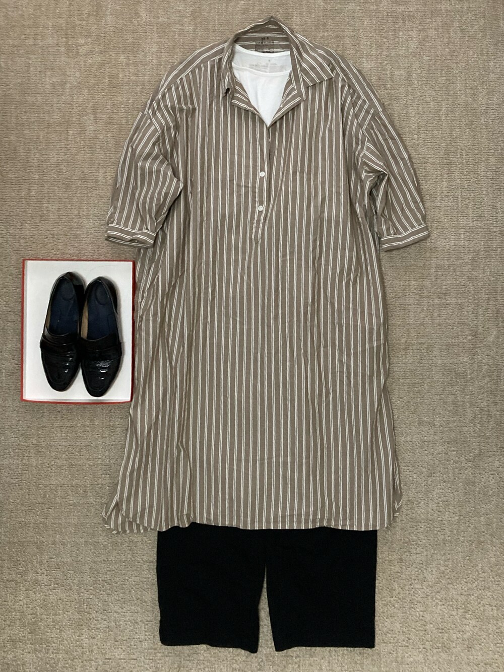「無印良品のアイテム（チノパンツ、ブラック系）」を使った、kntwさん（レディース・155cm）の秋コーディネートの1枚目の写真