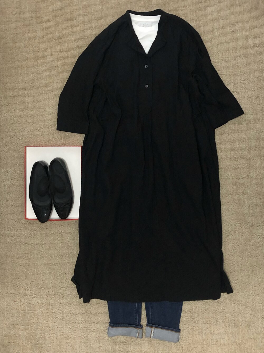 「無印良品のアイテム（Tシャツ/カットソー、ホワイト系）」を使った、kntwさん（レディース・155cm）の秋コーディネートの1枚目の写真