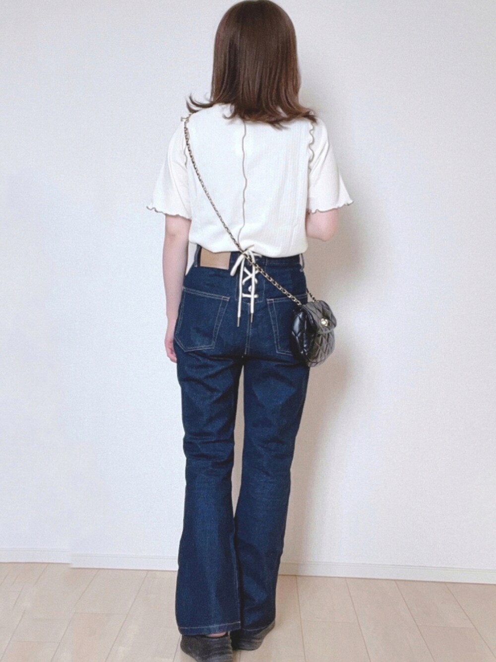 「夏、低身長、プチプラ、カジュアル、オトナ女子、お洒落さんとつながりたい、シンプル、Tシャツ、厚底サンダル、ミニバッグ」｜「nemne storeの風に揺られるメロウ入りテレコ刺繍プルオーバー（Tシャツ/カットソー、ホワイト系）」を使った、𝕡𝕪𝕠𝕟 ⋆⑅さん（レディース・152cm）の夏コーディネートの1枚目の写真