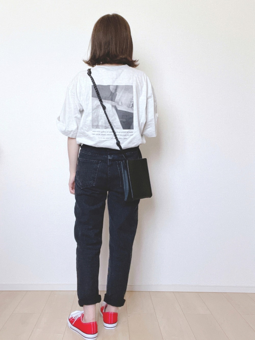 「カジュアル、夏、夏だ！Tシャツ着よう！、Tシャツ、低身長、プチプラ、ショルダーバッグ、スニーカー、GRL、ショートヘア」｜「LIANのオーバーサイズフォトプリントTシャツ（Tシャツ/カットソー、ベージュ系）」を使った、𝕡𝕪𝕠𝕟 ⋆⑅さん（レディース・152cm）の夏コーディネートの1枚目の写真