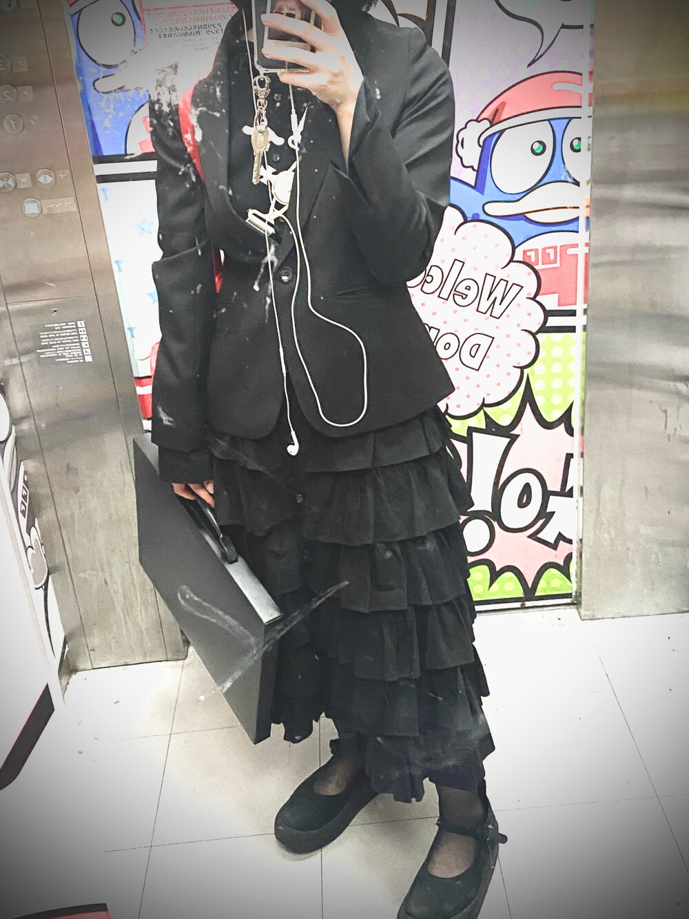 「シンプルコーデ、秋色、オールブラック、ブラック、Vivienne Westwood、Tokyo bopper、厚底、COMME des GARCONS、コムデギャルソン、秋コーデ、古着、古着MIX、ワントーンコーデ、ジャケット、ブラックコーデ」｜「TOKYO BOPPERのアイテム（シューズ、ブラック系）」を使った、愛子さん（レディース・160cm）の秋コーディネートの1枚目の写真