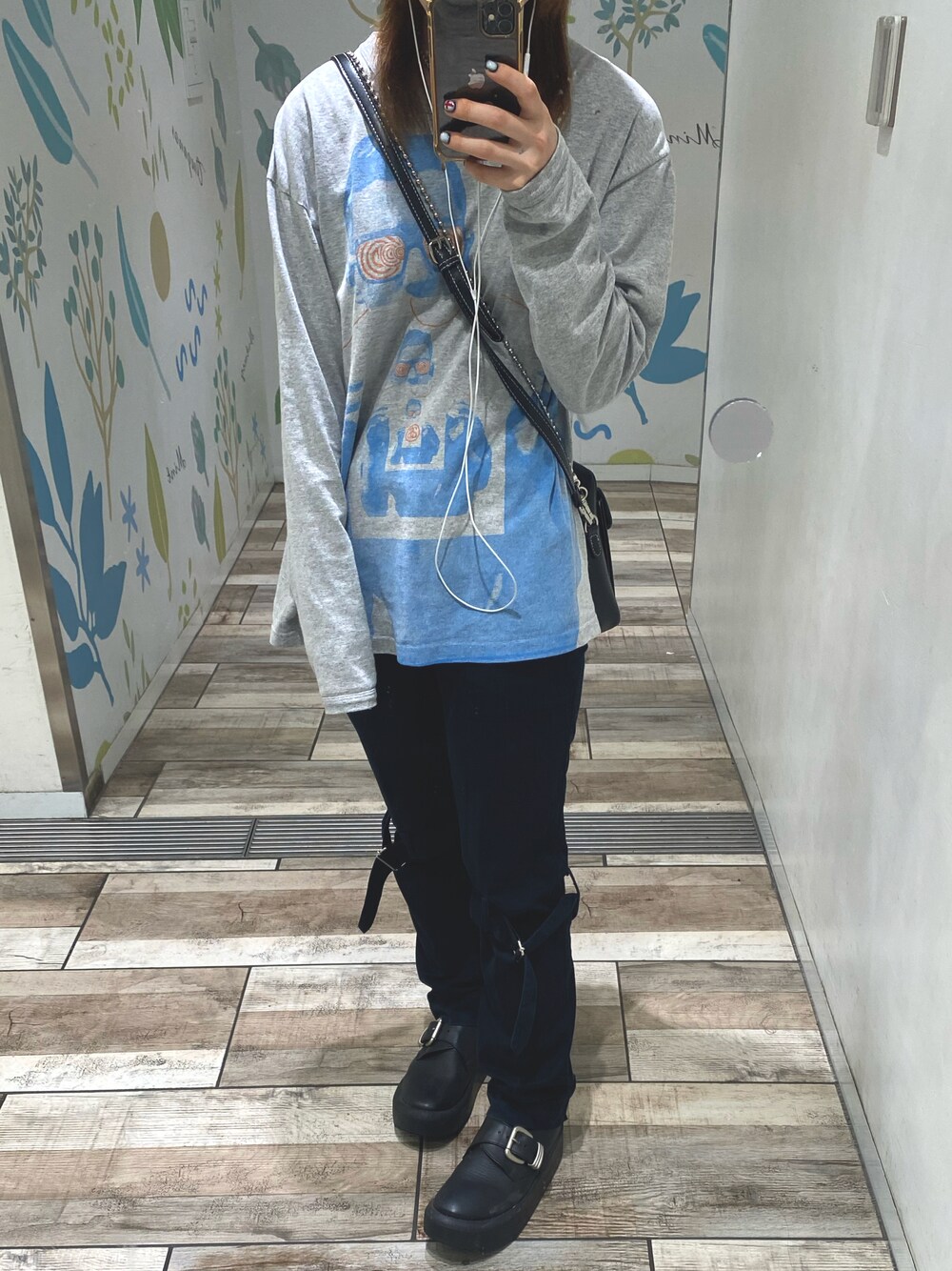 「カジュアル、ボンテージパンツ、Tokyo bopper、厚底シューズ、ロングワンピース、stussy、古着、古着MIX、シンプル、ロンT」｜「SEXY DYNAMITE LONDONのアイテム（パンツ、ブラック系）」を使った、愛子さん（レディース・160cm）の夏コーディネートの1枚目の写真